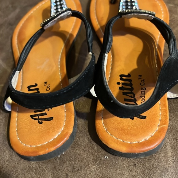 Sandals Austin trading co. Size 6 fancy beaded top with leather and elastic - Picture 5 of 8